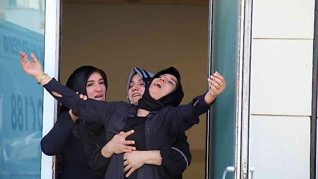Genç motosiklet sürücüsünün hayatını kaybettiği kaza anı kamerada