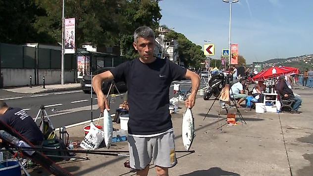 Güzel havayı fırsat bilen amatör balıkçılar sahili doldurdu