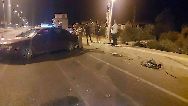 Hatay'da arıza nedeniyle yolun sağında duran araca otomobil çarptı: 3 yaralı