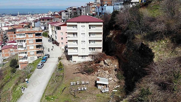 Heyelan nedeniyle boşaltılan 5 katlı binada yeni gelişme