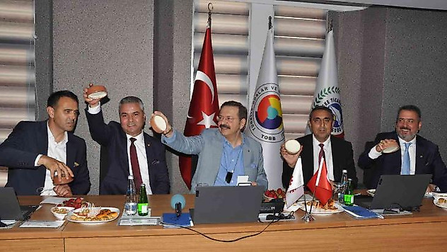 Hisarcıklıoğlu: 'İşçiler, işverenler olarak el ele vererek üretmeye, ihracat yapmaya devam edeceğiz'