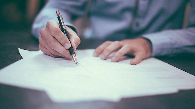 Hükümete harç, bilgisayar ve iletişim vergisi soruları