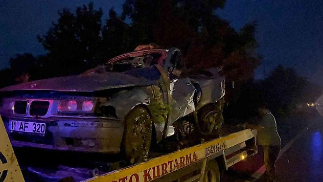 İçerisinde 4 gencin bulunduğu otomobil şarampole girdi: 2 ölü