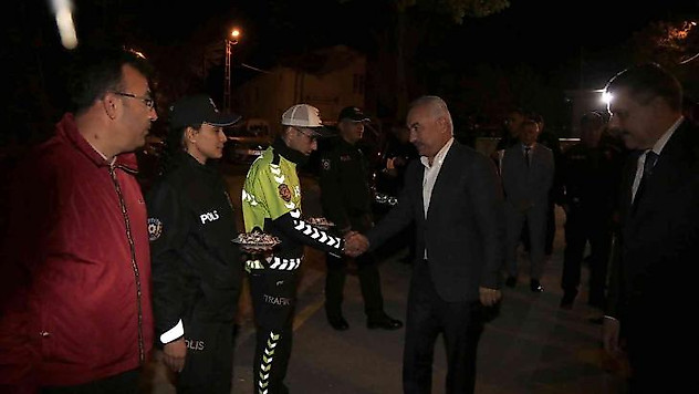 İçişleri Bakan Yardımcısı Mehmet Ersoy, 'Bu bayramımızı kazalarının en az olduğu, can kaybının en az olduğu bir bayram olarak geçirmeyi ümit ediyoruz, arzu ediyoruz. Bunun için çalışıyoruz'