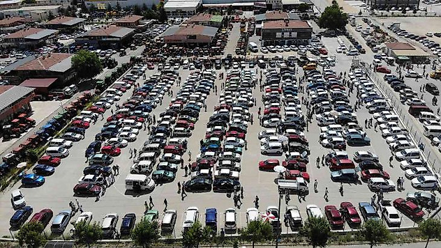 İkinci el oto pazarında bayram hareketliliği başladı