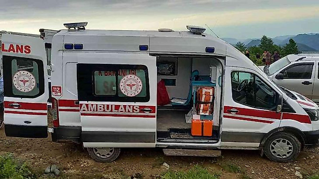 İneği ile birlikte uçuruma yuvarlanan kadın hayatını kaybetti