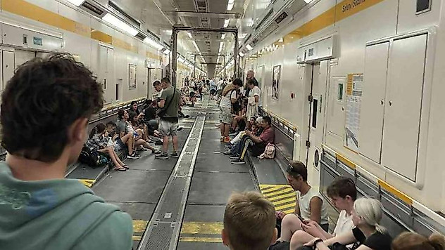 İngiltere yolcular Manş Tüneli'nde mahsur kaldı