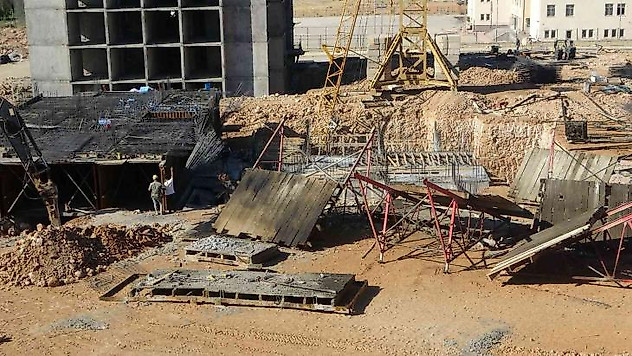 İnşaat alanında vinç devrildi: 3 ölü, 1 yaralı