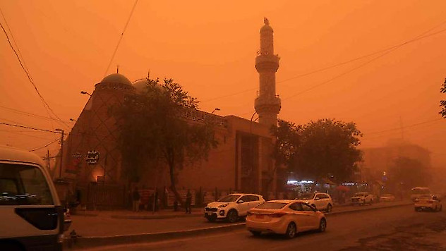 Irak'ta etkili olan kum fırtınası nedeniyle 400'den fazla kişi hastaneye kaldırıldı