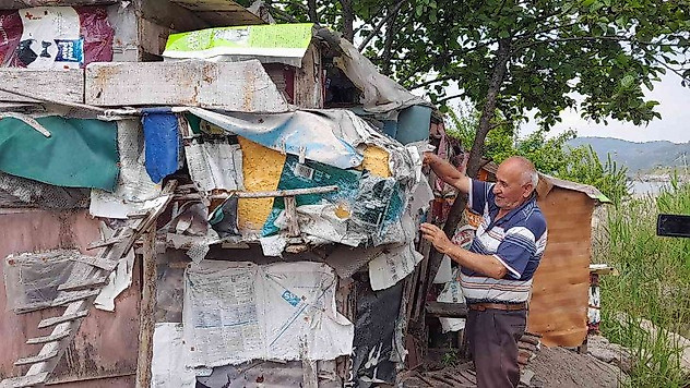 İşçi emeklisi ömrünü kedilere adadı, evlat özlemini sokak kedileriyle gideriyor