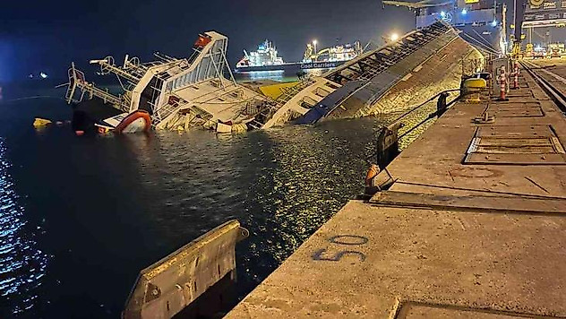 İskenderun'da konteyner gemisi battı