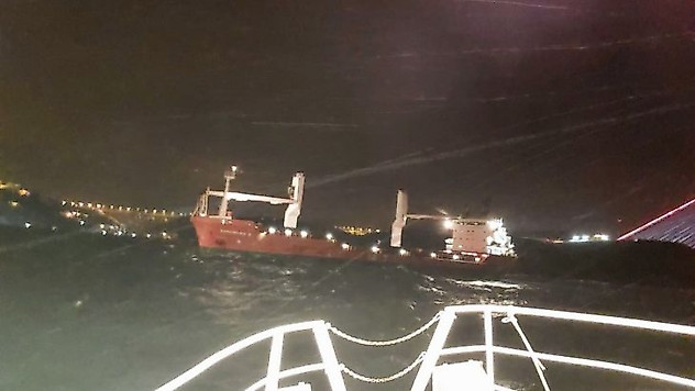 İstanbul Boğazı'nda gemi trafiği çift yönlü askıya alındı