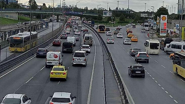 İstanbul'da eğitimin döneminin başlamasıyla birlikte trafikte yoğunluk oluştu