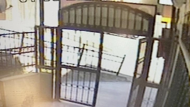 İstanbul'da genç kadının binadan düştüğü anlar kamerada