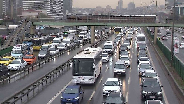 İstanbul'da trafik yoğunluğu yüzde 80'e ulaştı