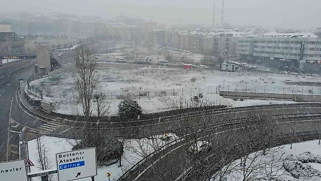 İstanbul'da yeniden başlayan kar yağışı havadan görüntülendi