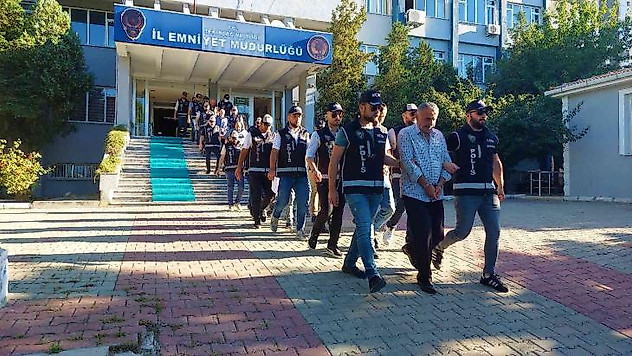 İstanbul, İzmir ve Tekirdağ'daki dev silah operasyonunda yakalanan 10 şüpheli adliyede