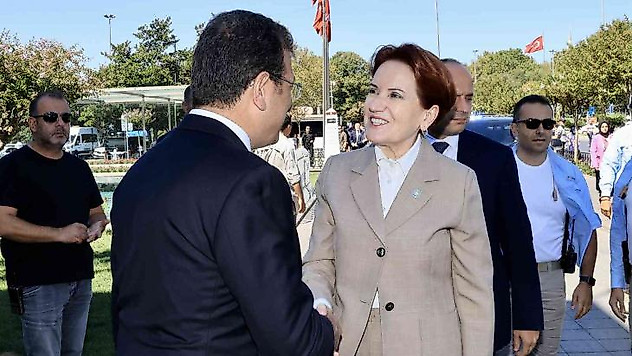 İYİ Parti Genel Başkanı Meral Akşener, İBB Başkanı Ekrem İmamoğlu'nu makamında ziyaret etti