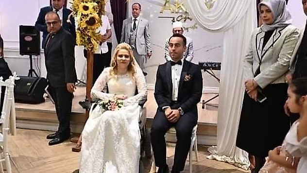 İyilik kazandı, o fotoğrafın kahramanları dünya evine girdi