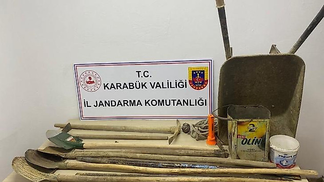 İzinsiz kazı yapan 3 kişi suçüstü yakalandı