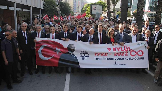 İzmir'de 9 Eylül coşkusu Zafer Yürüyüşü ile başladı