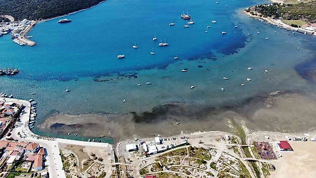 İzmir'de korkutan görüntü: Çekilen deniz havadan görüntülendi