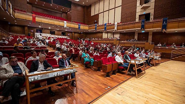 İzmir'de meclisin gündemi toplu ulaşım tarifesi oldu