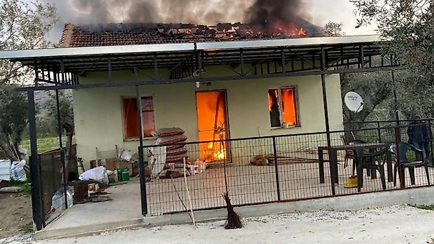 İzmir'deki yangında 1 kişi hayatın kaybetti
