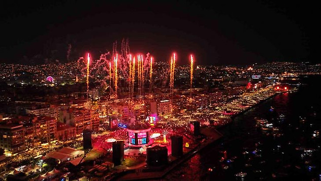 İzmir'in kurtuluşu dev sahnede