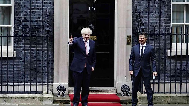Johnson'dan Zelenskiy'e: 'Sen bir kahramansın'