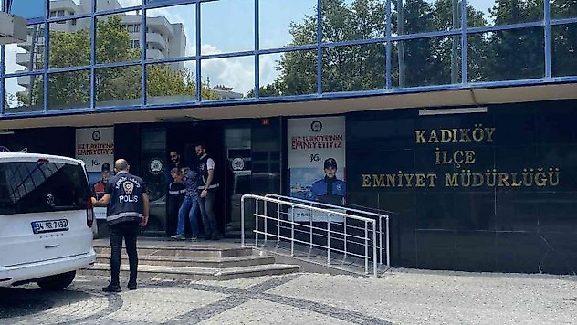 Kadıköy'de kafede tartıştığı kadını silahla öldüren zanlı adliyeye sevk edildi