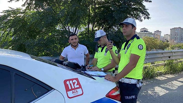 Kadıköy'de usulsüz çakar ve siren kullanımına denetim: Sürücülere ceza yağdı