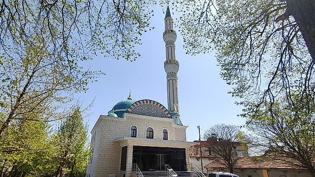 Kadınların ekmek yaparak yaptırdığı cami ibadete açıldı