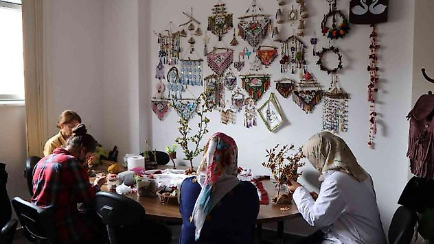 Kadınların elinde şekillenen taşlar değer kazanıyor