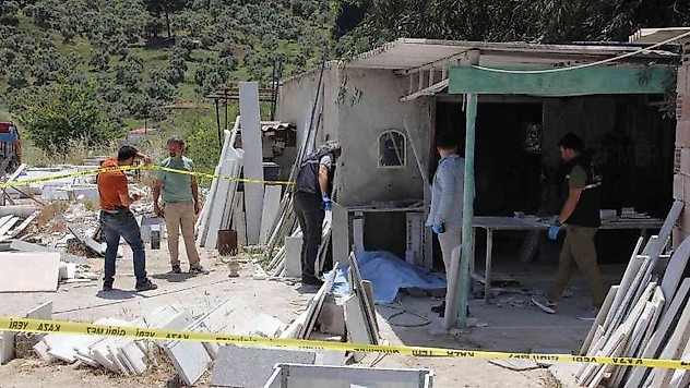 Kafasına spiral bıçağı saplanan emekli polis hayatını kaybetti