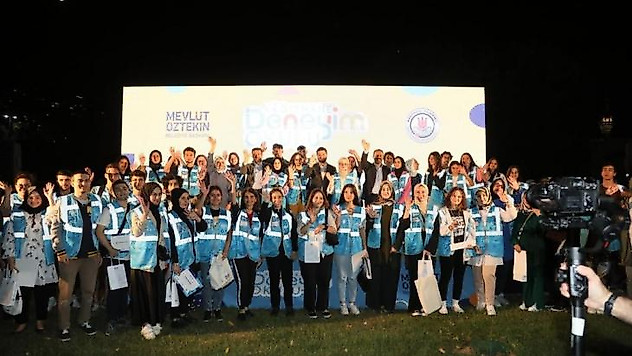 Kağıthane'de 'Deneyim Okulu'nun öğrencileri sertifikalarını aldı