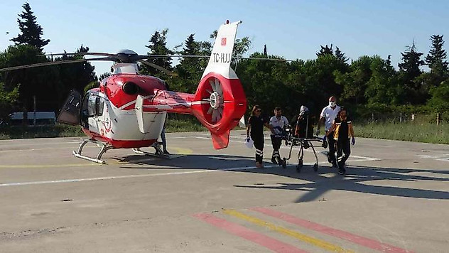 Kalp krizi geçiren kadın ambulans helikopterle hastaneye sevk edildi