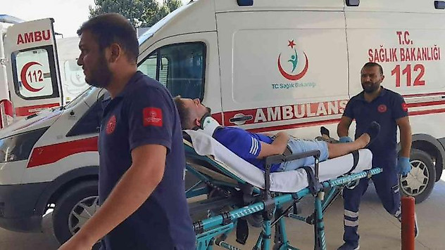 Kamyonetle hafif ticari araç çarpıştı: 2 yaralı