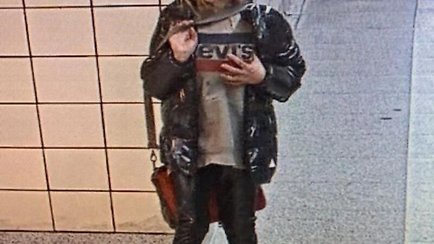 Kanada'da metro istasyonunda bekleyen kadın raylara itildi