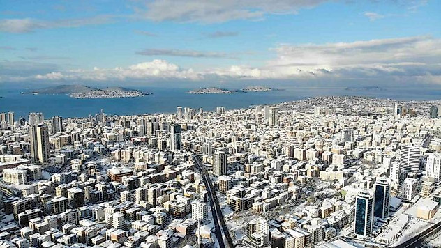 Kar yağışı sonrası Kartal'da kartpostallık görüntüler