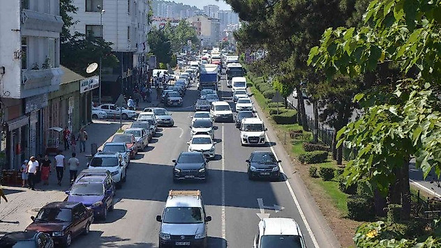 Karadeniz Sahil Yolu'nda bayram yoğunluğu