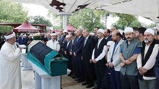 Karagümrük Cerrahi Tekkesi Mütevelli Heyeti Başkanı Ömer Tuğrul İnançer son yolculuğuna uğurlandı