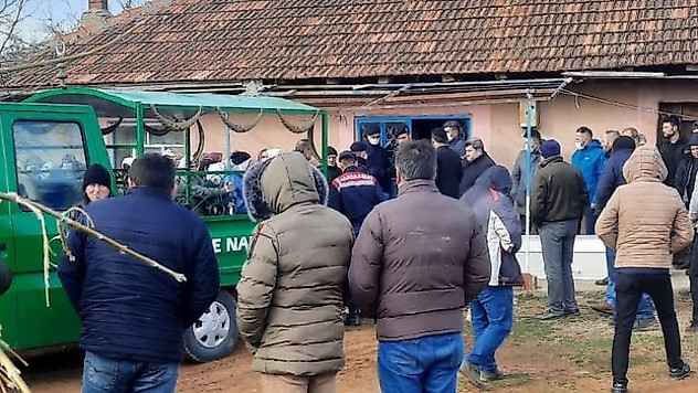 Karı koca evde asılı halde bulundu