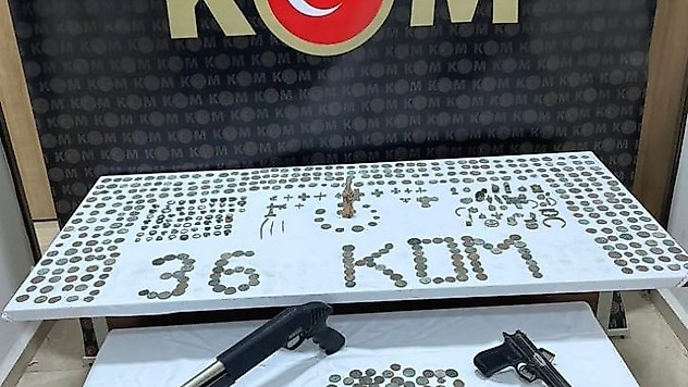 Kars'ta polis tarihi eserler ele geçirdi