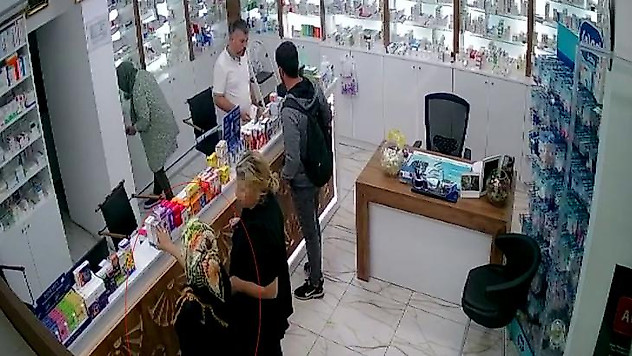 Kasımpaşa'da ilginç hırsızlık: Kadın hırsızlar eczaneden ilacı böyle çaldı