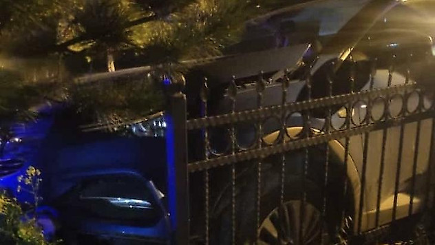Kastamonu'da otomobil park halindeki ağaca çarptı: 1 ölü, 3 yaralı