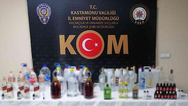 Kastamonu polisinden sahte alkol üreten şahıslara eş zamanlı operasyon