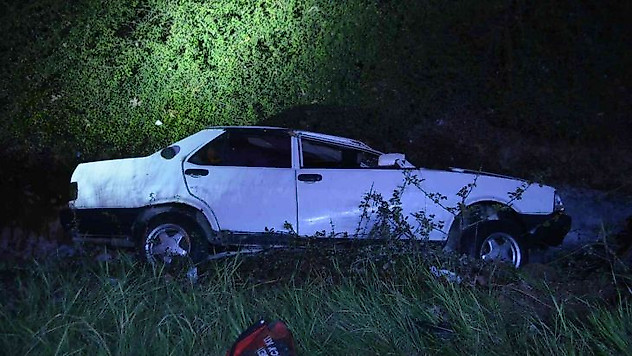 Kazaya karışan otomobil su kanalına düştü: 1 yaralı