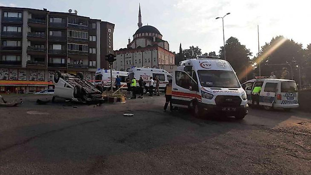 Kdz. Ereğli'de trafik kazası: 1 ölü, 4 yaralı