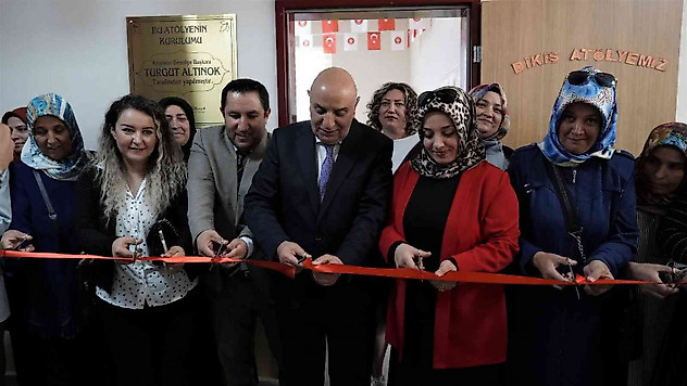 Keçiören'de dikiş atölyesi ile üretime destek